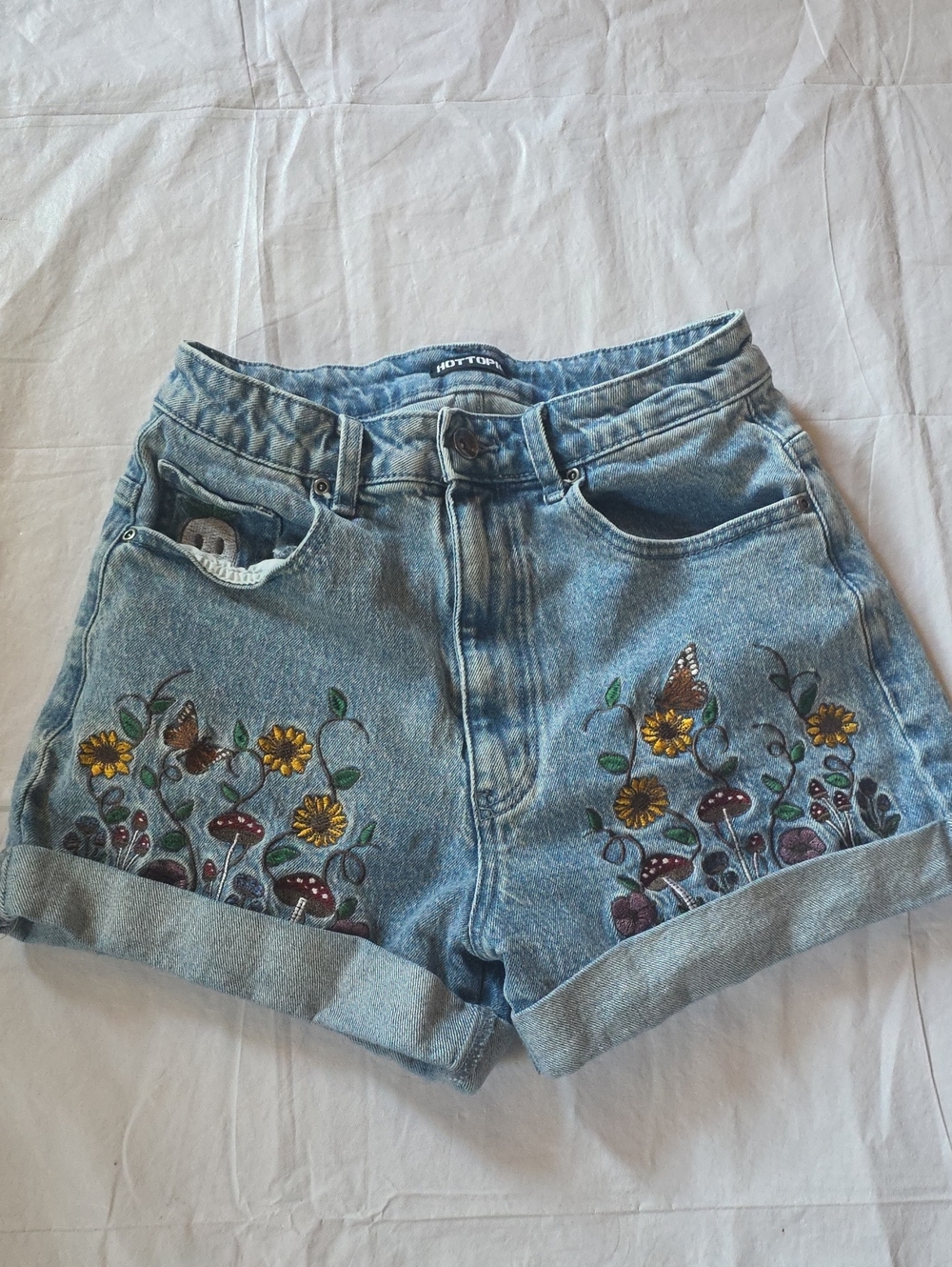 Hot Topic Thorn & Fable Ghost Sunflower Embroidered Denim Mom Shorts 5